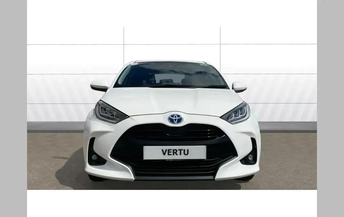 Used Toyota Yaris Design 116 HP (85 kW) 2022 White Hatchback