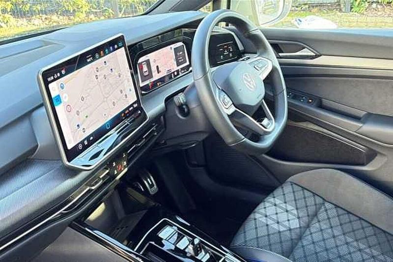 Second-hand VW Golf VIII R-line 150 CP (110 kW) 2025 Gri Hatchback