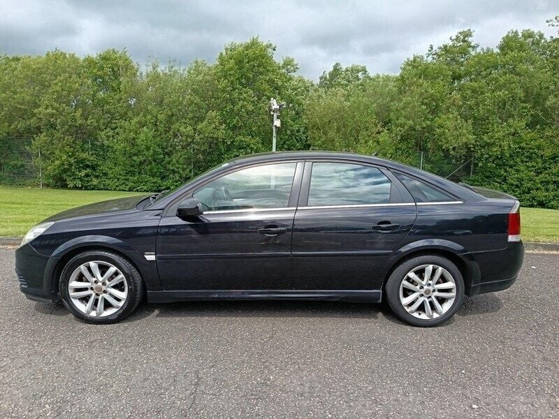 Black Used 2008 Vauxhall Vectra SRi Hatchback | £1,600 (A bit pricey) - Image 1/2