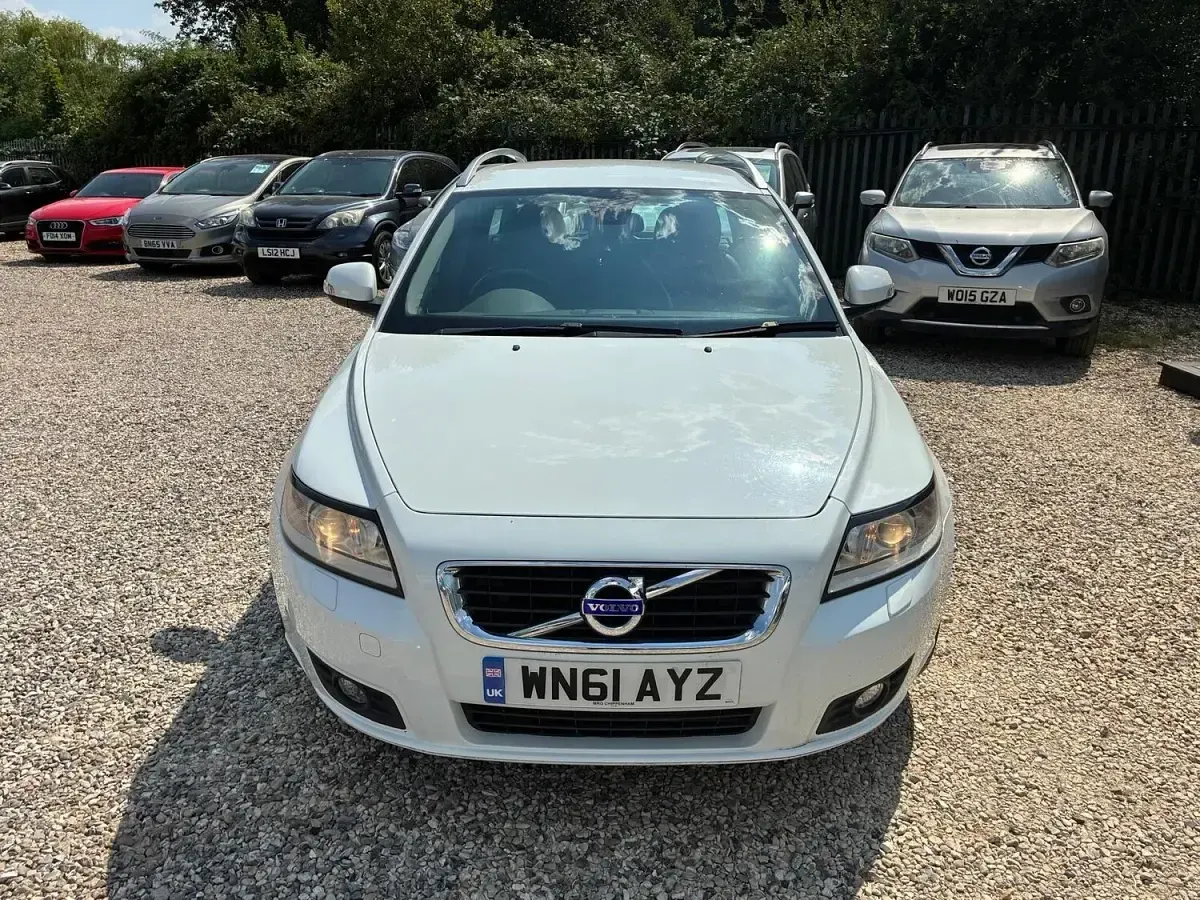 Used Volvo V50 SE Lux 150 HP (110 kW) 2011 White Estate