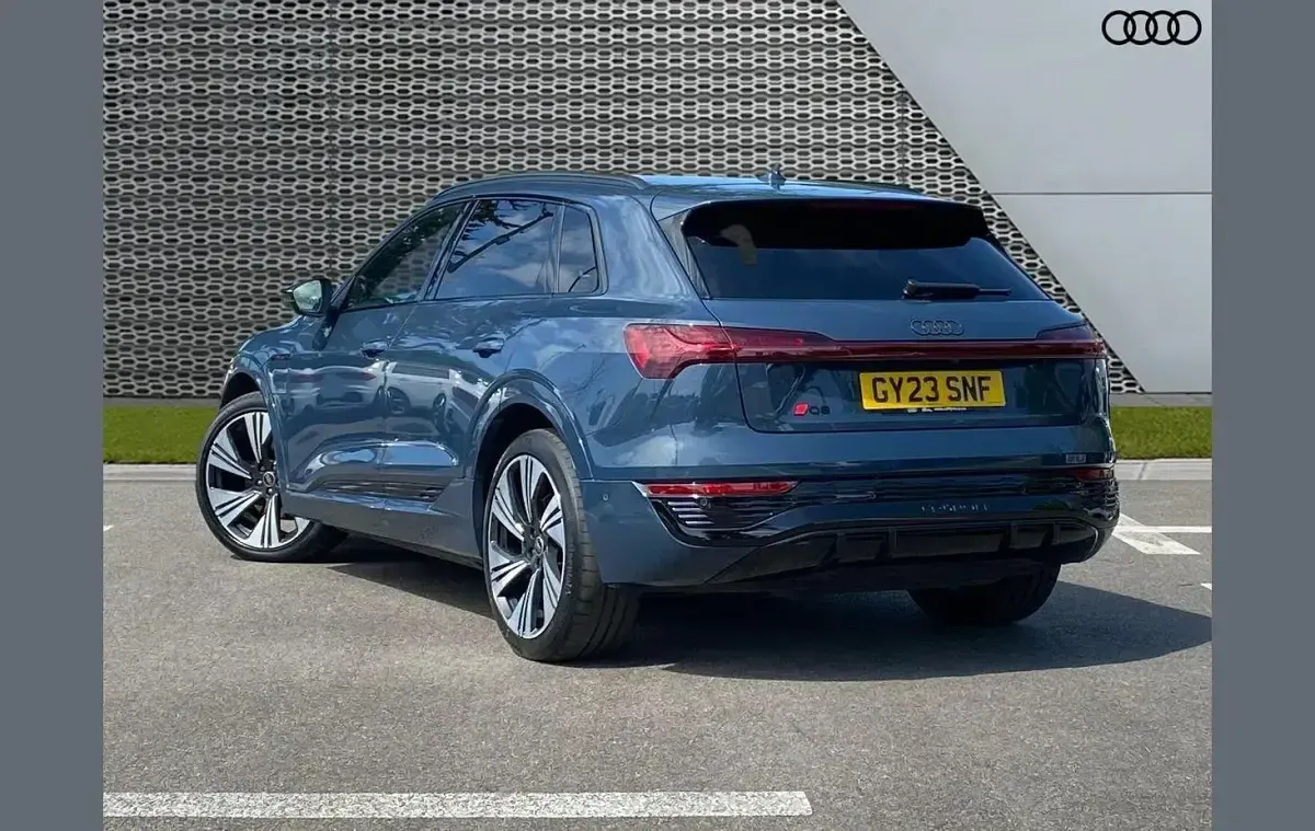 Used Audi Q8 e-tron Comfort 300 kW (408 HP) 2023 Blue SUV
