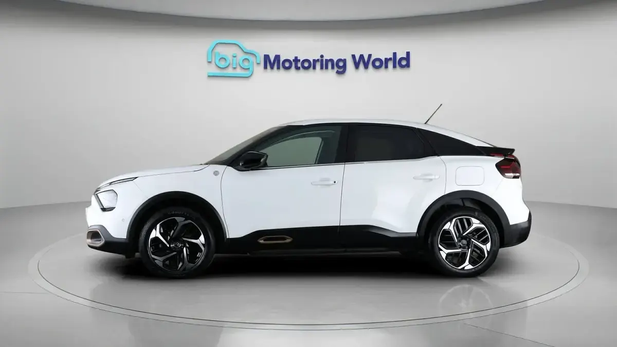 Used Citroën C4 PureTech 131 HP (96 kW) 2022 White Hatchback