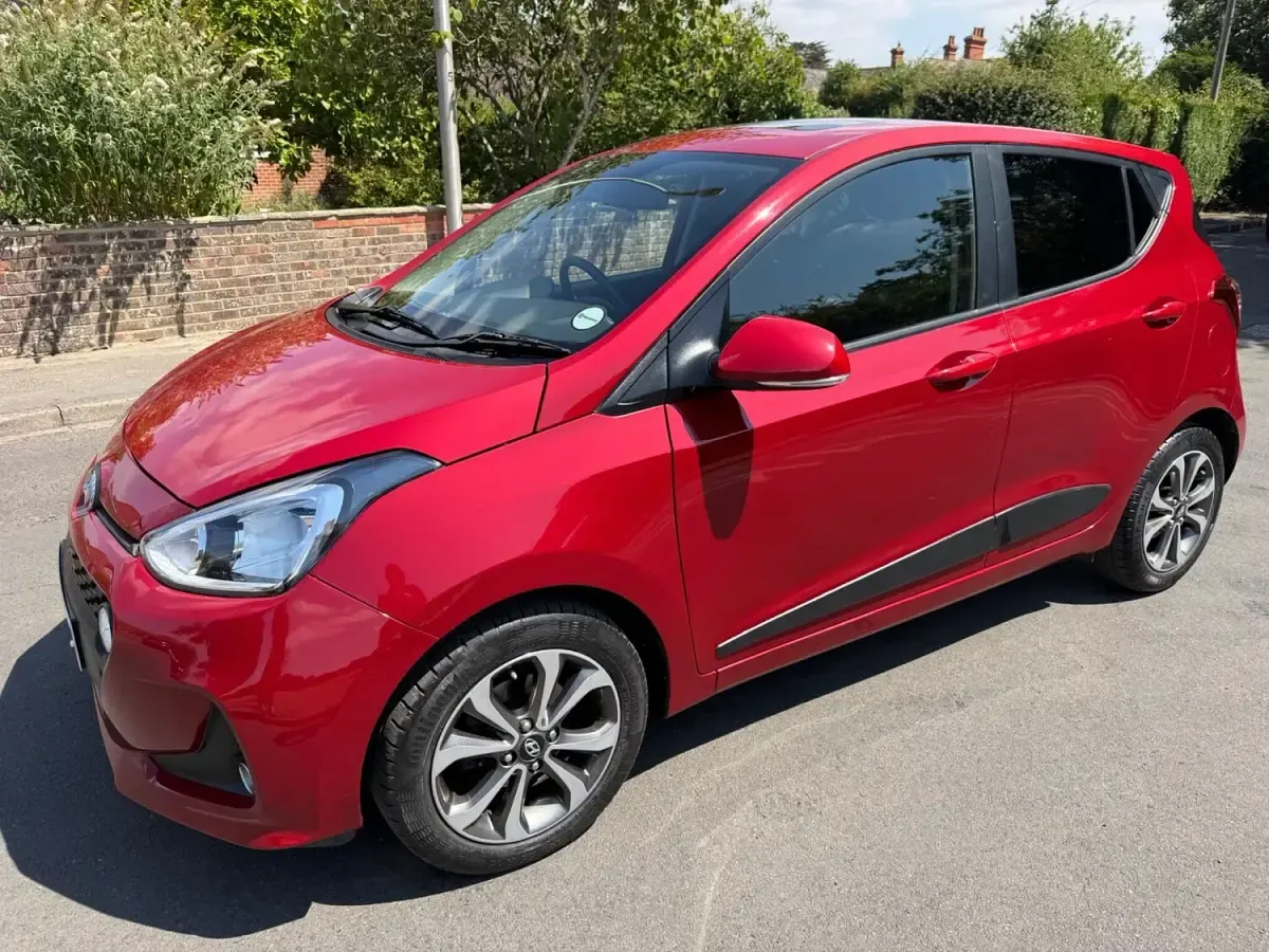 Used Hyundai i10 Premium SE 2017 Red Hatchback