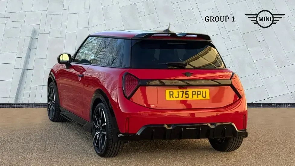 Used Mini Cooper Hatch 113 kW (154 HP) 2025 Red Hatchback