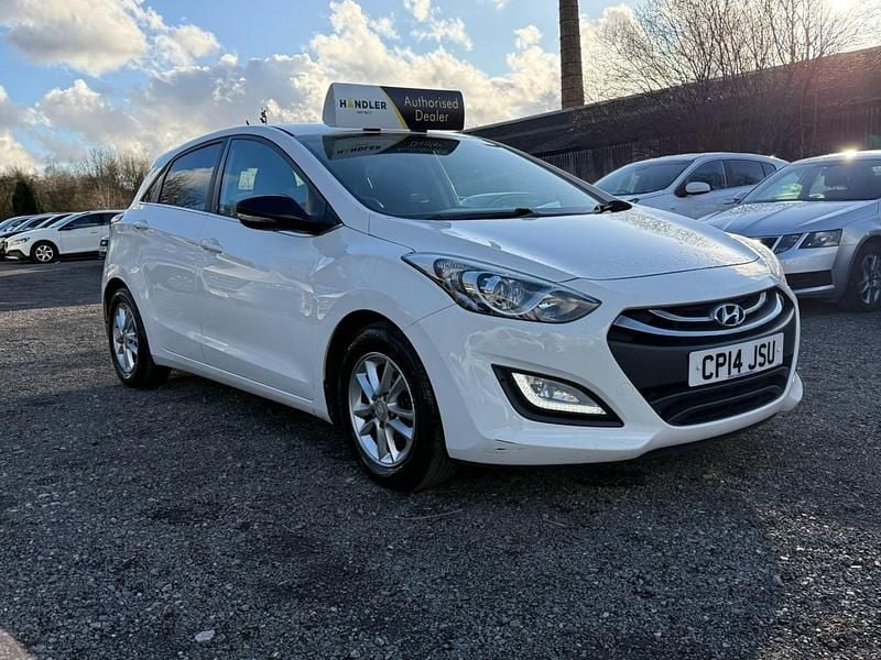 Used Hyundai i30 SE 100 HP (73 kW) 2014 White Hatchback