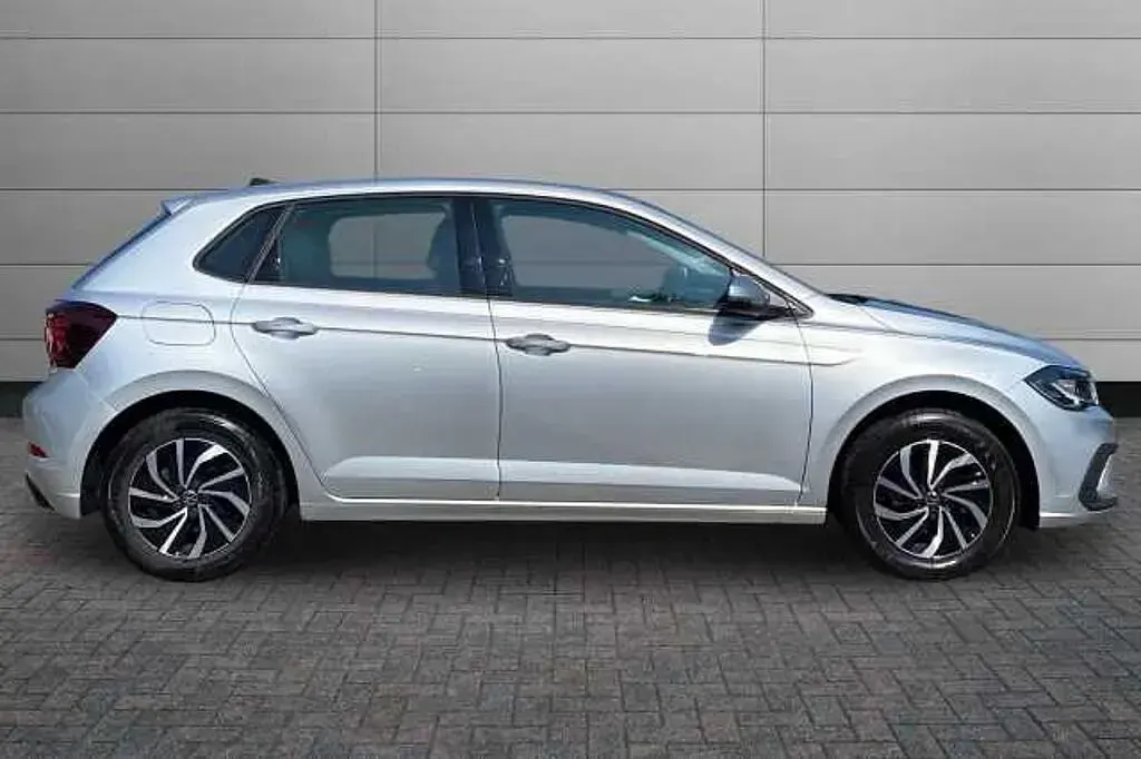 Used VW Polo Life 95 HP (69 kW) 2024 Silver Hatchback