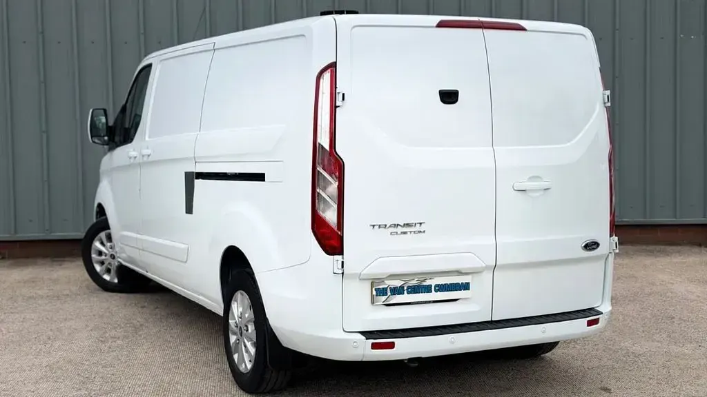 Used Ford Transit Custom Limited 130 HP (95 kW) 2023 White Van