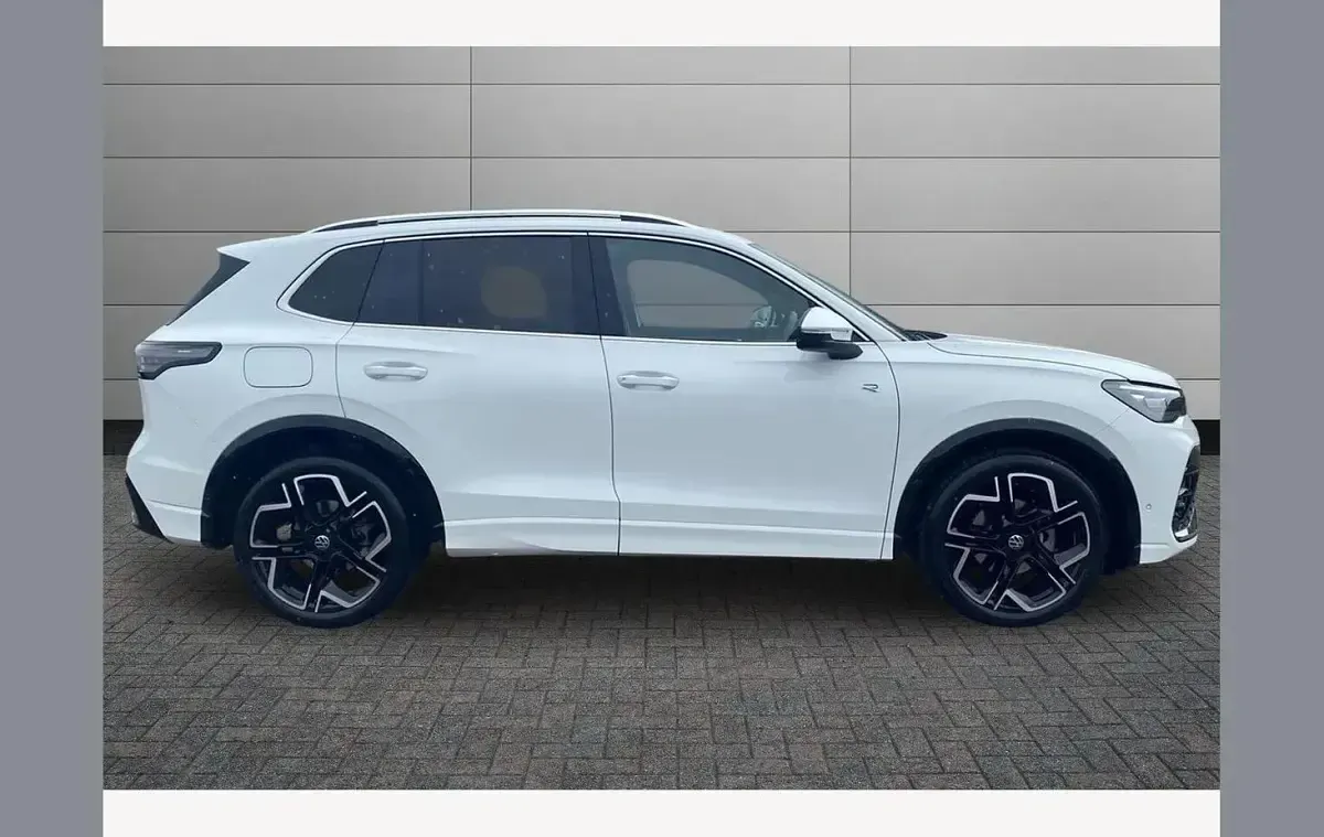 New VW Tiguan R-line 150 HP (110 kW) 2026 White SUV