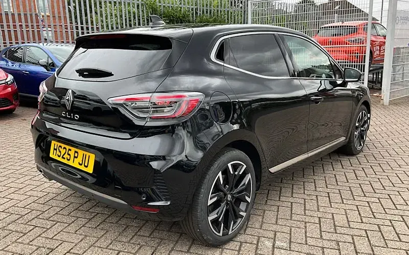 Used Renault Clio Techno 90 HP (66 kW) 2025 Black Hatchback