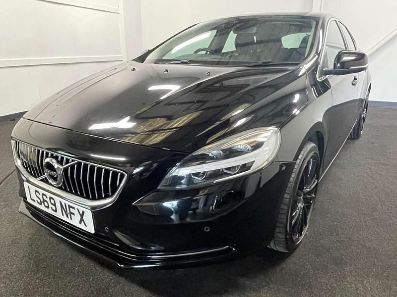 Used Volvo V40 Inscription 152 HP (111 kW) 2019 Black Hatchback