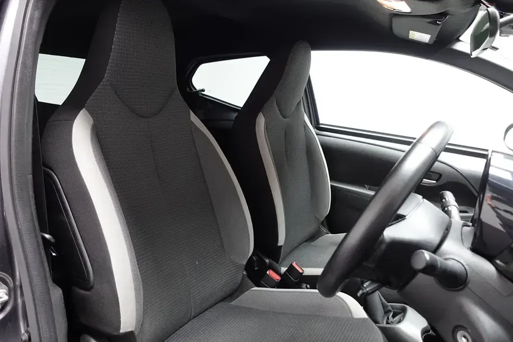Gebraucht Toyota Aygo Trend 71 PS (52 kW) 2022 Grau Kleinwagen
