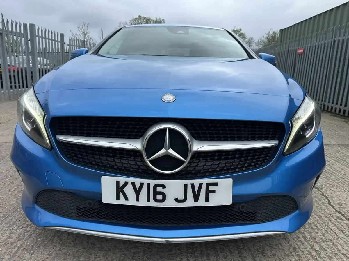Używany Mercedes A200 Premium 2016 Niebieski Hatchback