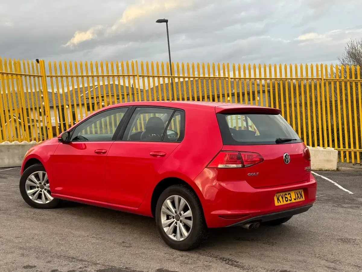 Used VW Golf VII SE 147 HP (108 kW) 2013 Red Hatchback