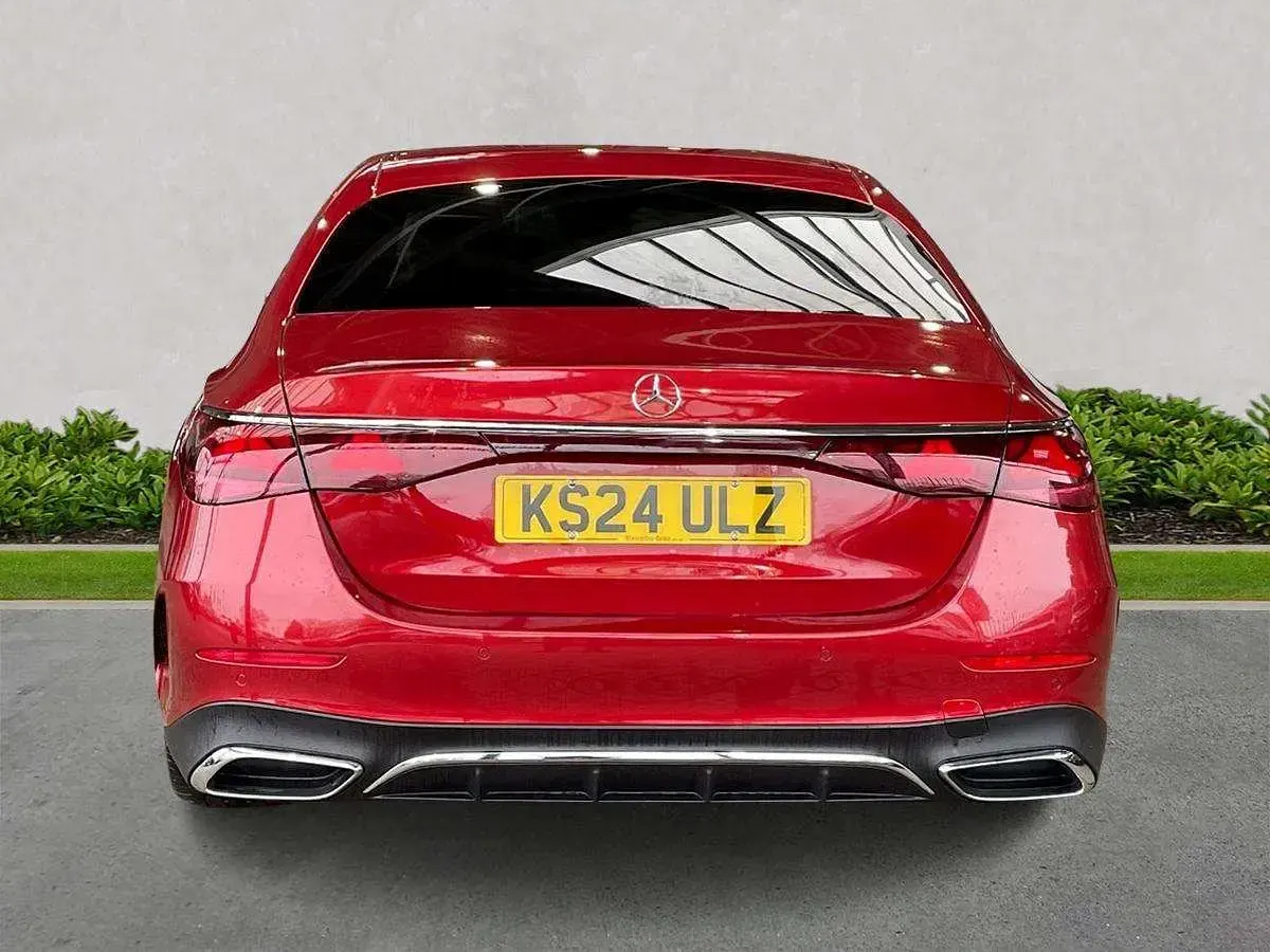 Usado Mercedes E220 AMG Line Premium 2024 Rojo Berlina
