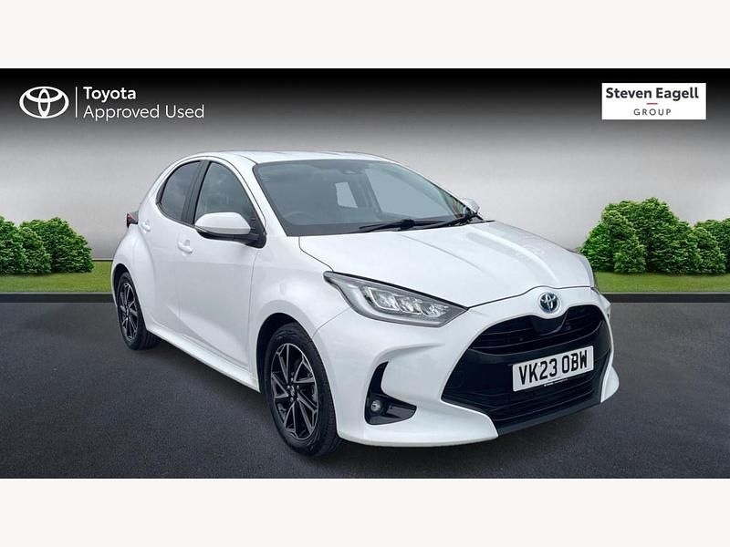 White Used 2023 Toyota Yaris Hybrid Design Hatchback | £17,760 (Fair price) - Image 1/3