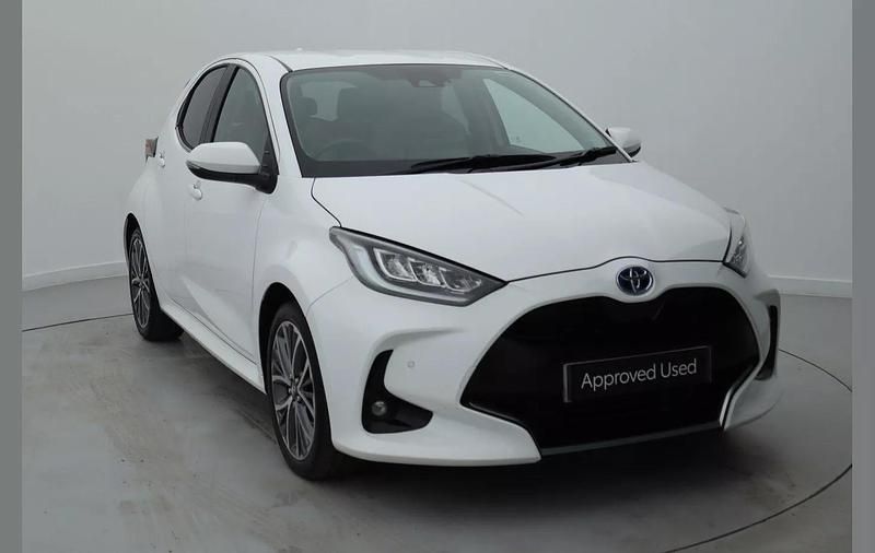 White Used 2023 Toyota Yaris Hybrid Hatchback | £19,290 (Fair price) - Image 1/4