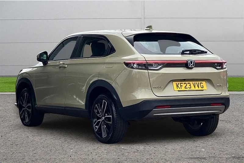 Used Honda HR-V Elegance 131 HP (96 kW) 2023 Beige SUV