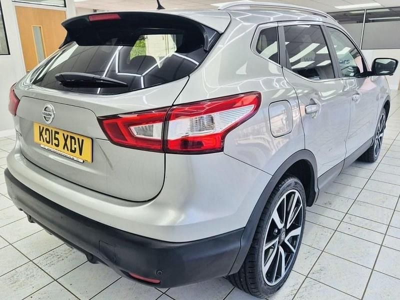 Used Nissan Qashqai Tekna 130 HP (95 kW) 2015 Silver SUV