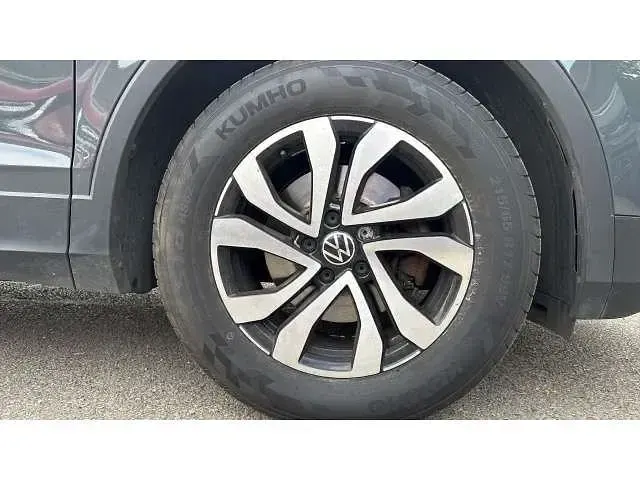 Begagnad VW Tiguan Active 150 HK (110 kW) 2022 Grå SUV