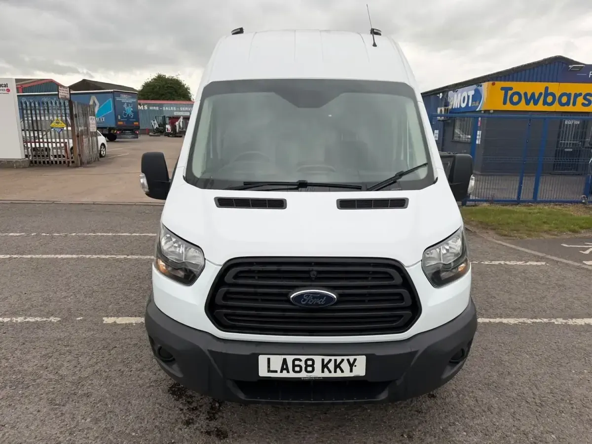 Usado Ford Transit 2019 Blanco Monovolumen