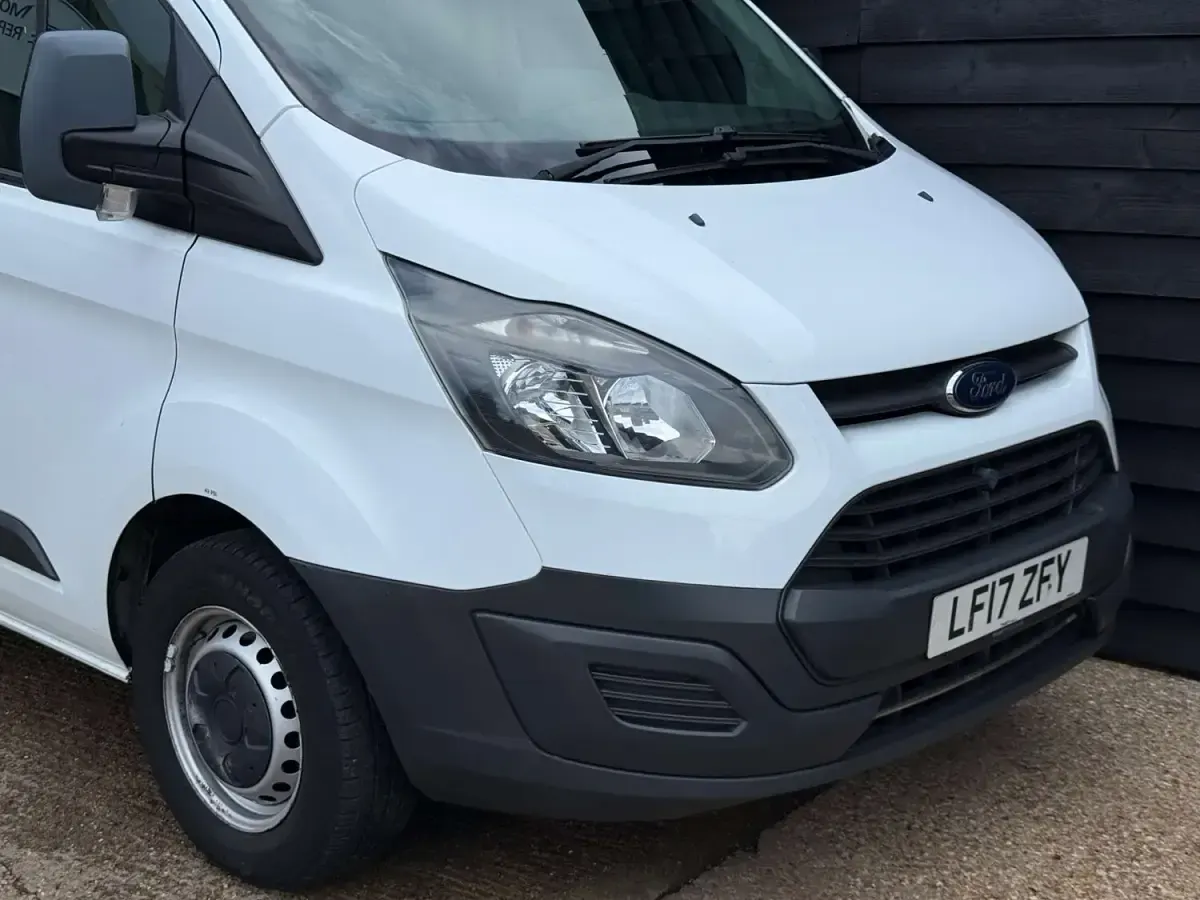Used Ford Transit Custom 105 HP (77 kW) 2017 White Van