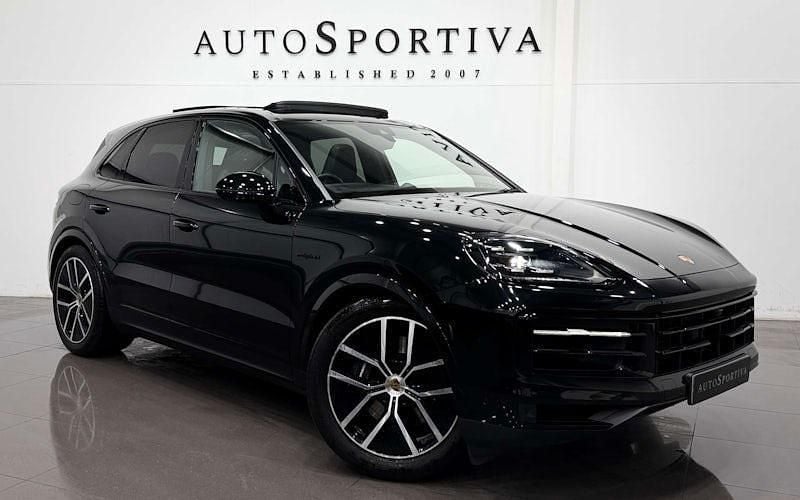 Used 2025 Porsche Cayenne SUV | £73,900 (Super price) - Image 1/4