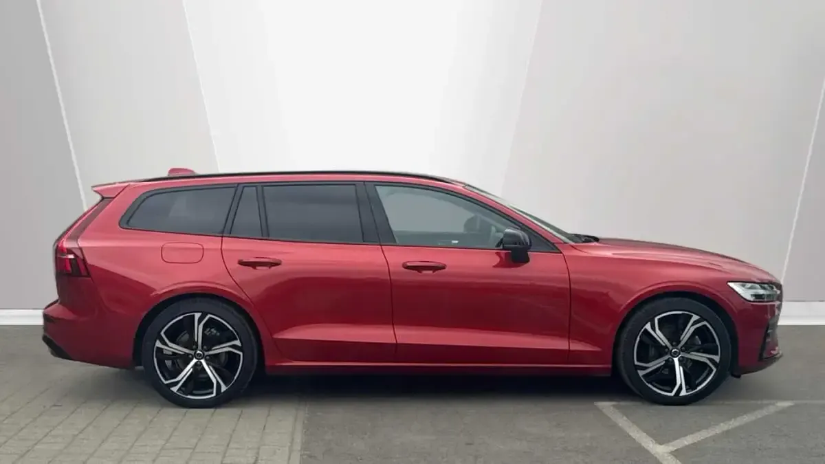 Used Volvo V60 Plus 197 HP (144 kW) 2025 Fusion red Estate