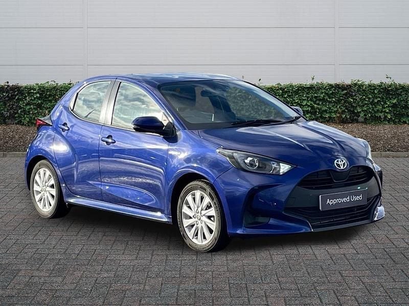 Blue Used 2021 Toyota Yaris Hybrid Hatchback | £15,395 (Good price) - Image 1/4