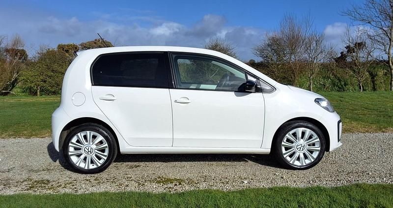 Used VW up! move up! 60 HP (44 kW) 2018 White Hatchback