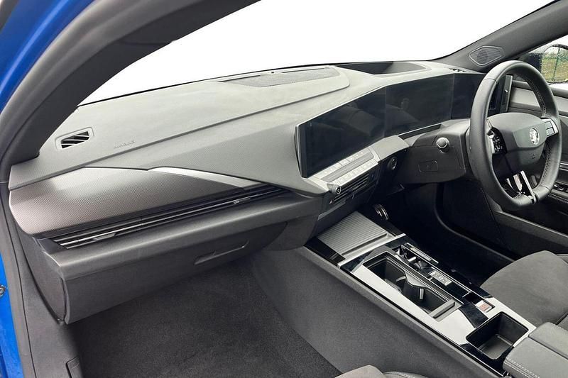 Used Vauxhall Astra Ultimate 178 HP (130 kW) 2024 Blue Estate