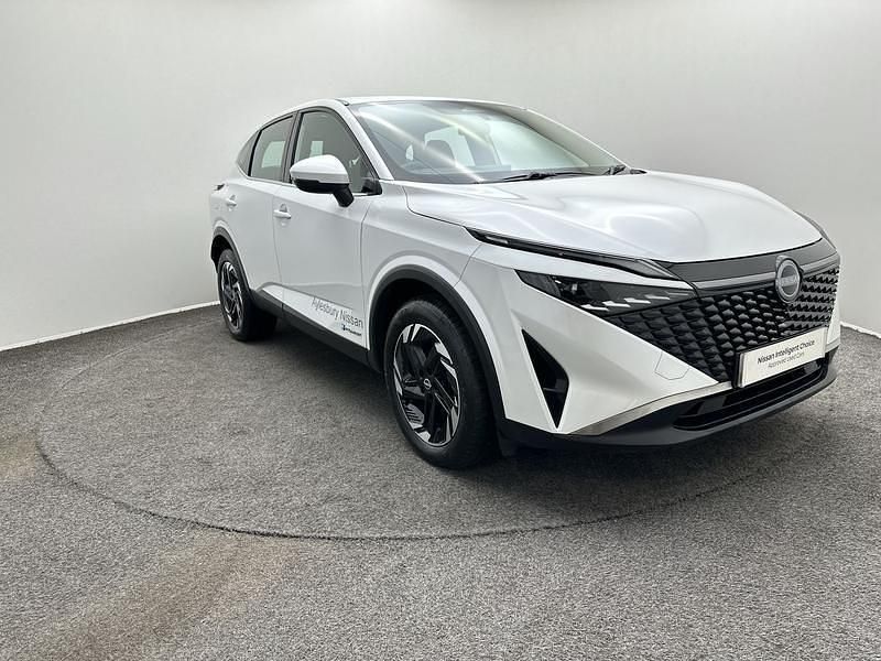 Pearl white Used 2024 Nissan Qashqai Acenta Premium SUV | £19,990 (Super price) - Image 1/4