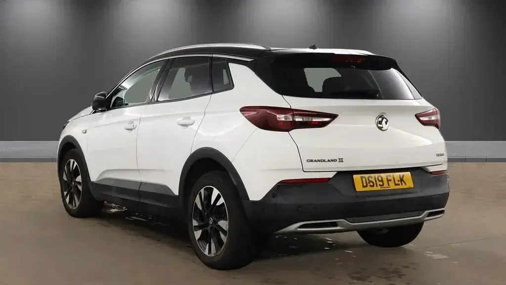 Used Vauxhall Grandland X Design Edition 2019 White SUV