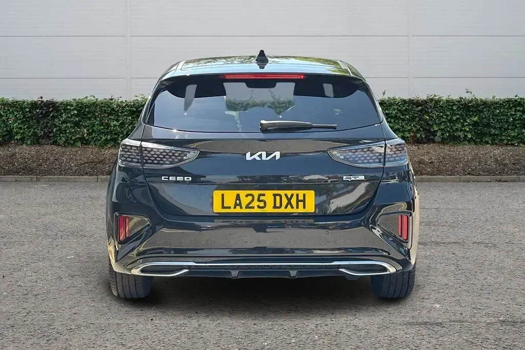 Used Kia Ceed GT-Line 138 HP (101 kW) 2025 Black Hatchback