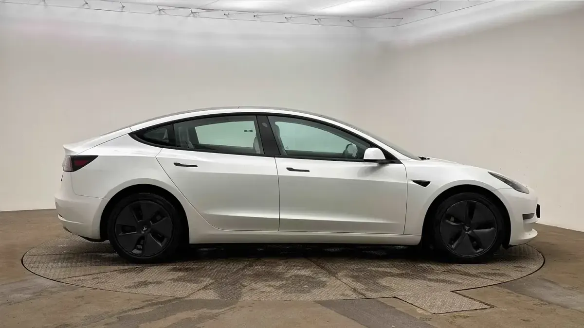 Used Tesla Model 3 Standard Range 52 kW (72 HP) 2022 White Sedan