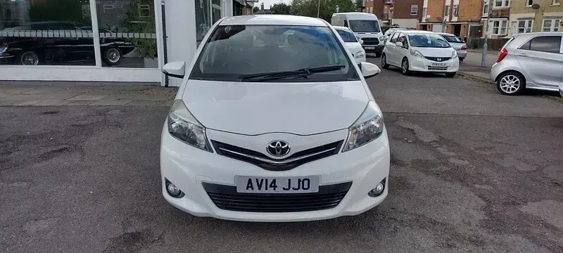 Used Toyota Yaris Plus 99 HP (72 kW) 2014 White Hatchback