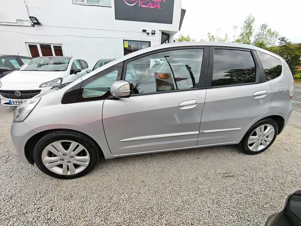 Used Honda Jazz EX 100 HP (73 kW) 2010 Silver Hatchback
