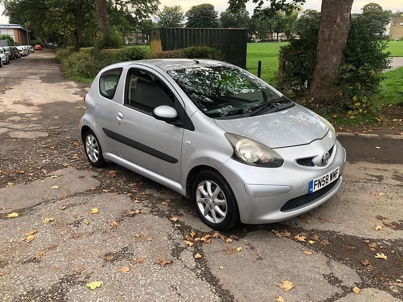 Silver Used 2008 Toyota Aygo Platinum Hatchback | £890 (Good price) - Image 1/4