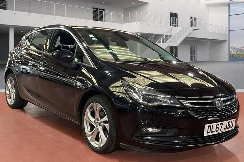 Black Used 2018 Vauxhall Astra SRi Hatchback | £5,995 (Good price) - Image 1/1