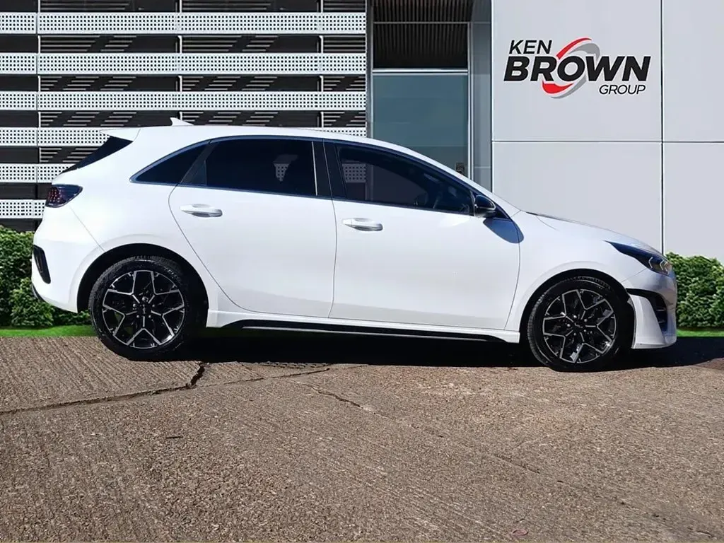 Used Kia Ceed GT GT-Line 138 HP (101 kW) 2025 White Hatchback
