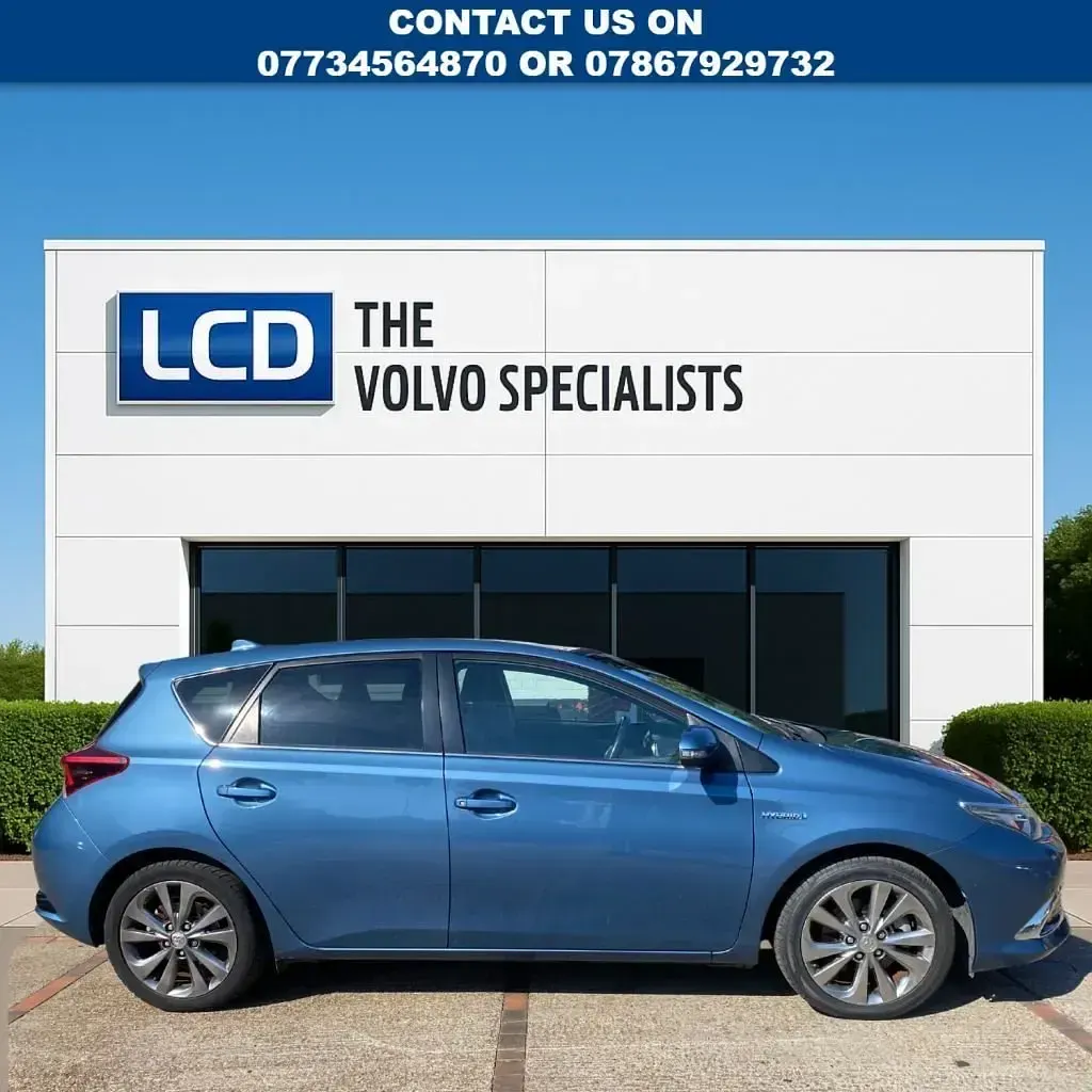 Used Toyota Auris Hybrid 136 HP (100 kW) 2015 Blue Hatchback