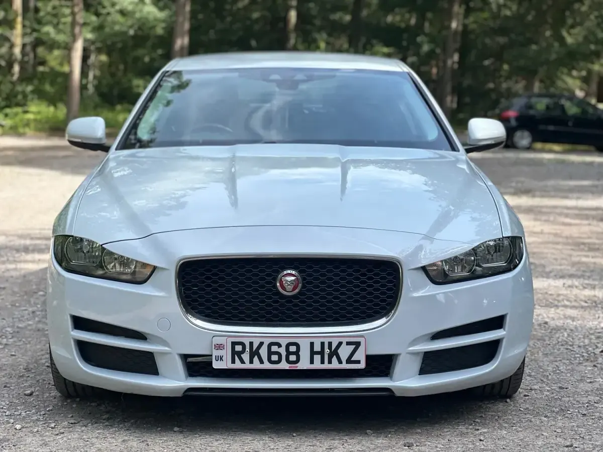 Used Jaguar XE SE 163 HP (119 kW) 2018 White Sedan