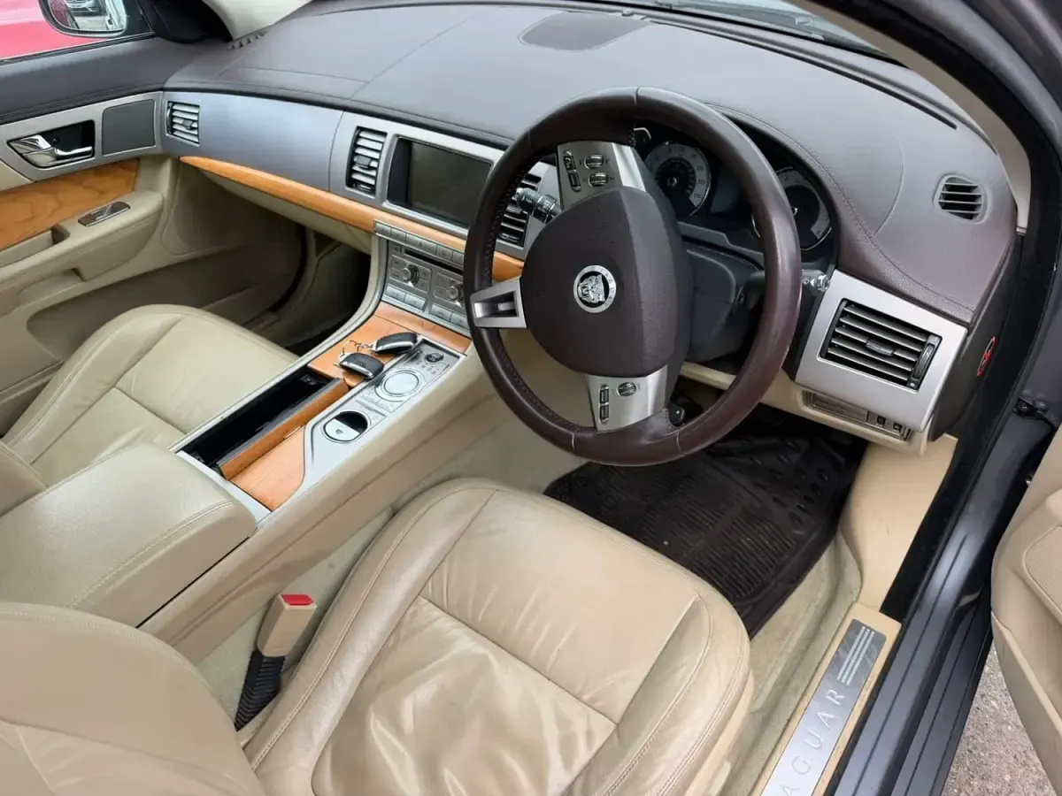 Begagnad Jaguar XF Luxury 2008 Grå Sedan