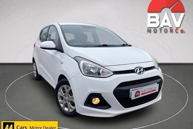 Used Hyundai i10 SE 66 HP (48 kW) 2016 White Hatchback