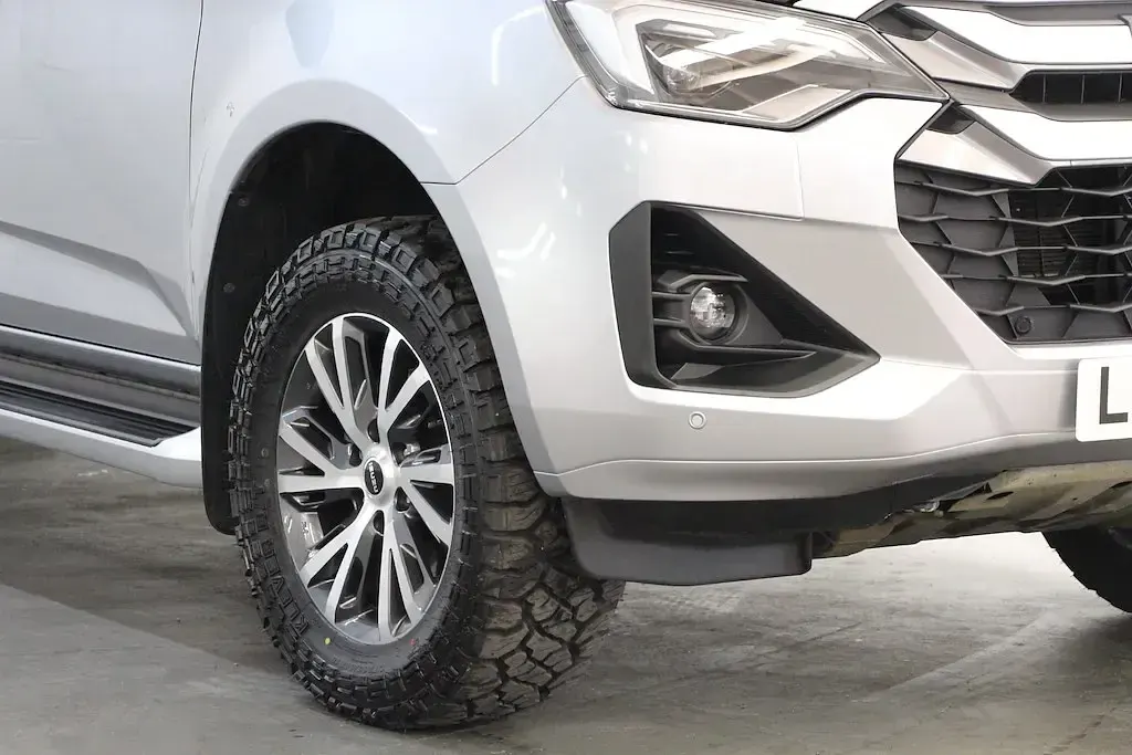 Begagnad Isuzu D-Max 163 HK (119 kW) 2025 Silver Pickup