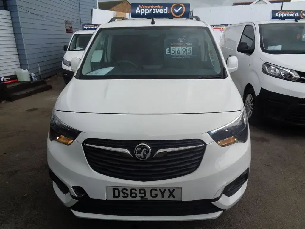 Used Vauxhall Combo Sportive 100 HP (73 kW) 2019 White MPV