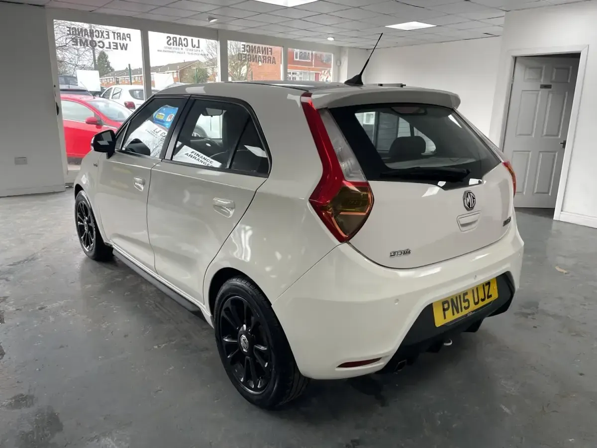 Usado MG MG3 106 HP (77 kW) 2015 Branco Citadino