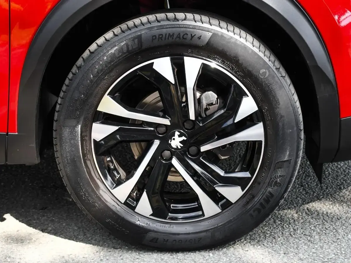 Second-hand Peugeot 2008 Allure Premium 129 CP (94 kW) 2021 Roșu SUV