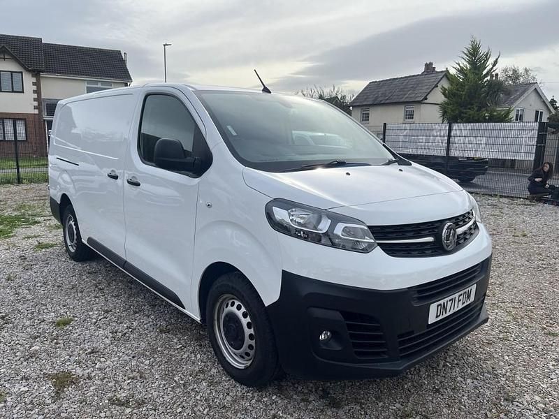 Used Vauxhall Vivaro S 100 HP (73 kW) 2021 White MPV