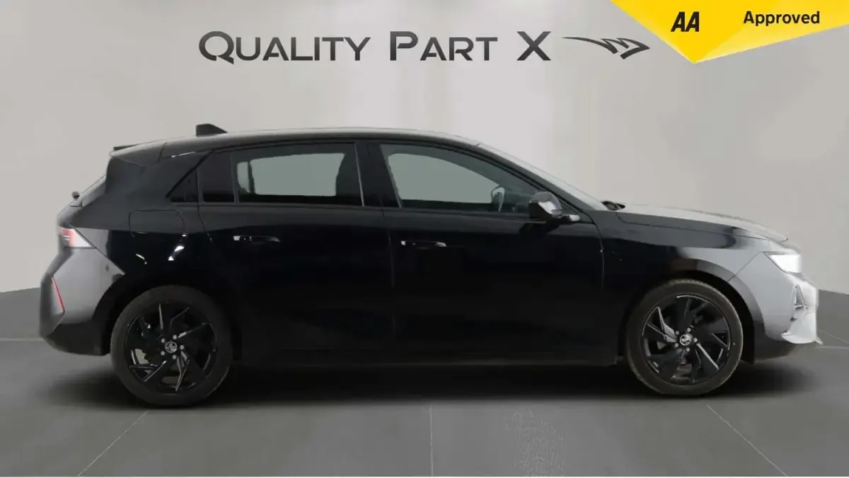 Begagnad Vauxhall Astra S 130 HK (95 kW) 2023 Svart Halvkombi