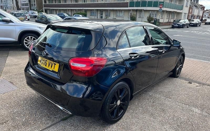 Used Mercedes A180 Executive 109 HP (80 kW) 2018 Blue Hatchback